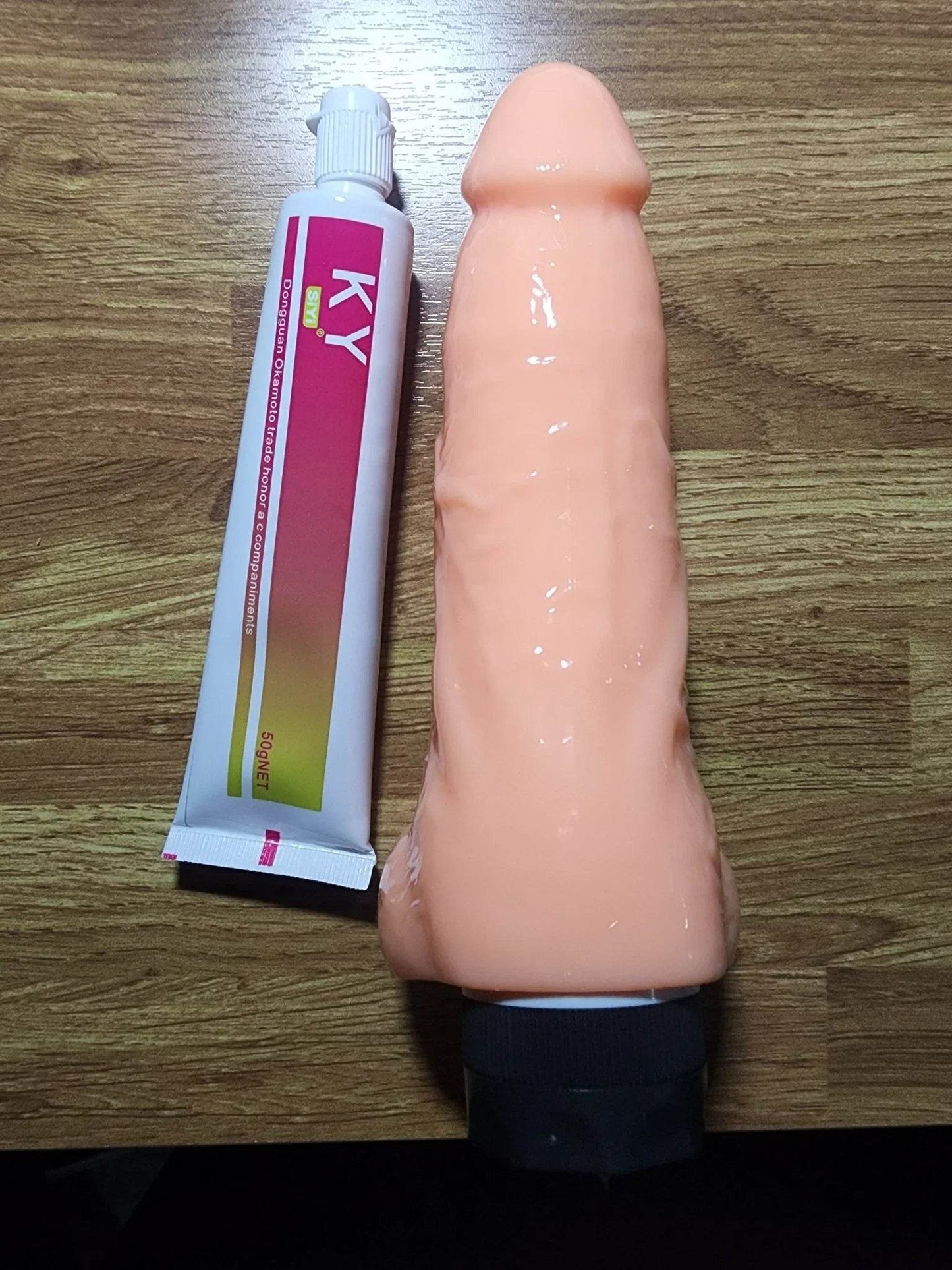 Dildo y lubricante - Sex Shop 502